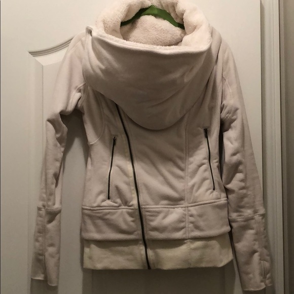 Cozy cream colour Lululemon sweater - Picture 3 of 4